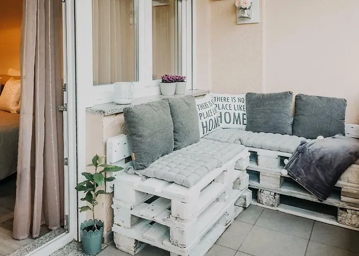 Bacchus 아파트 풀라